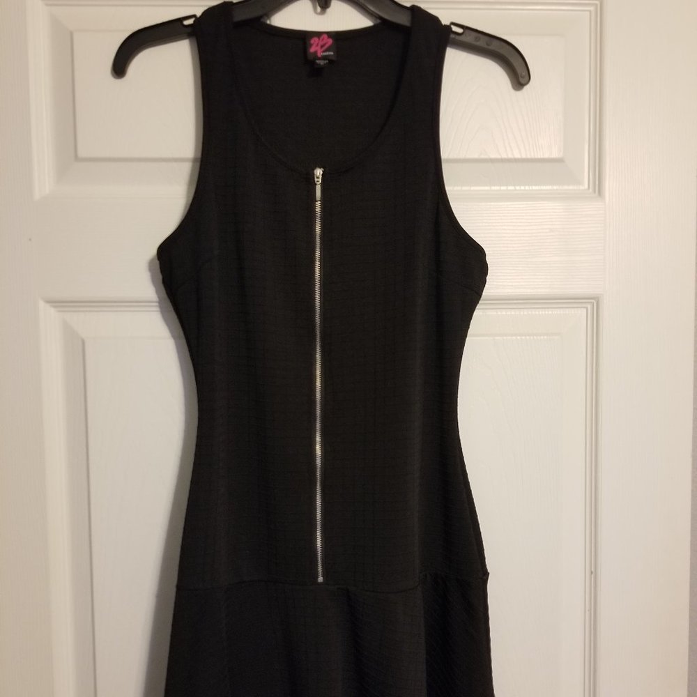 2B Bebe casual/flirty black dress